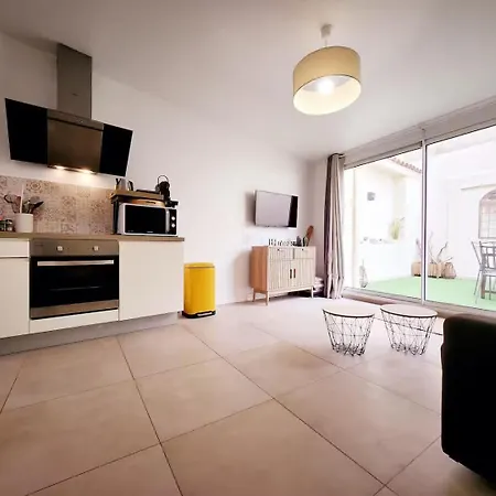 Le Thuret Fleuri - T3 Avec Terrasse Appartamento