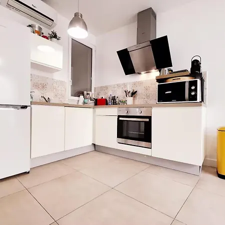 Le Thuret Fleuri - T3 Avec Terrasse Appartamento *