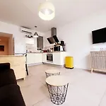 Appartement Le Thuret Fleuri - T3 Avec Terrasse *